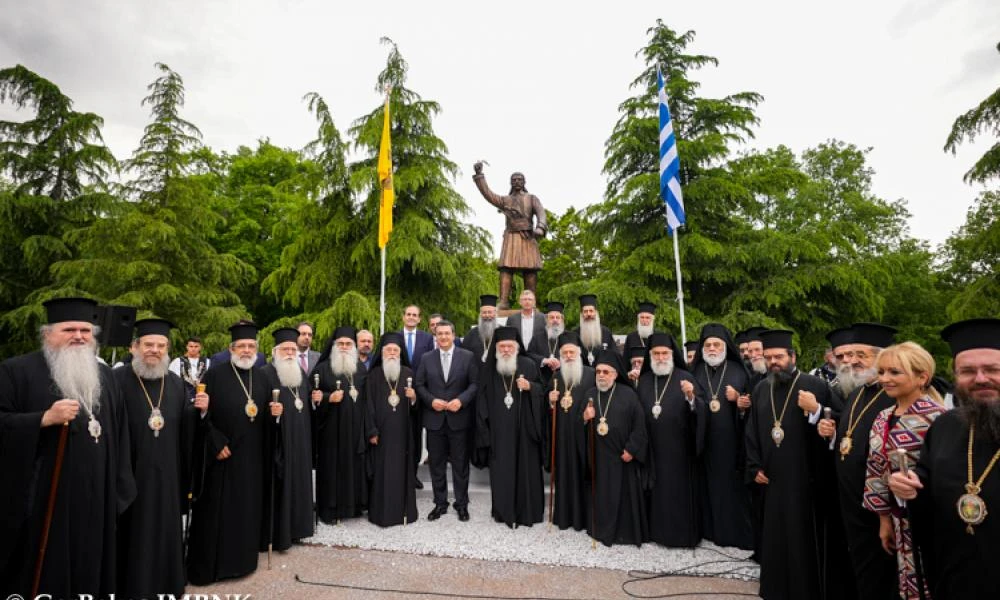 Μητρόπολη Βέροιας: Αποκαλυπτήρια ανδριάντα του Γερο-Καρατάσου και του μνημείου πεσόντων της Μονής Δοβρά